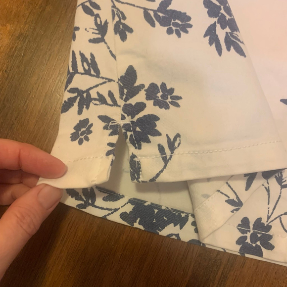 Cato Mini Skirt 4 White with Blue Floral Pockets - Picture 7 of 7